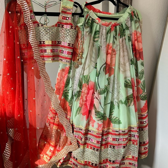 New - Beautiful three piece  green Floral Embroidered Lehenga Choli. - Picture 7 of 9